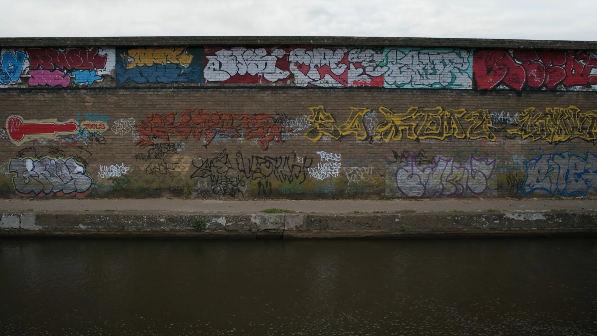 Canal wall, south side